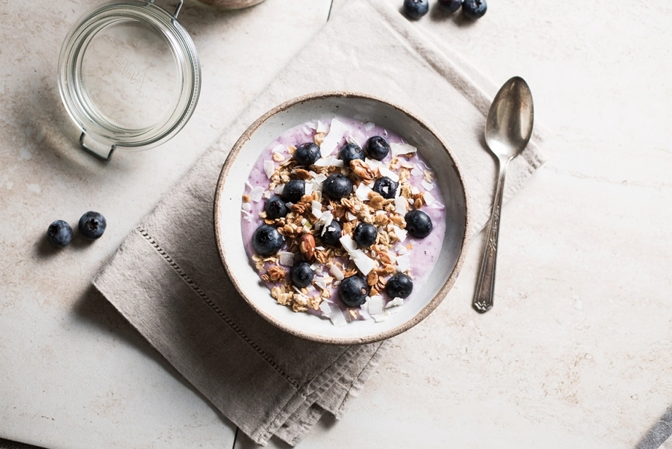 A bowl of yogurt, granola, and berries